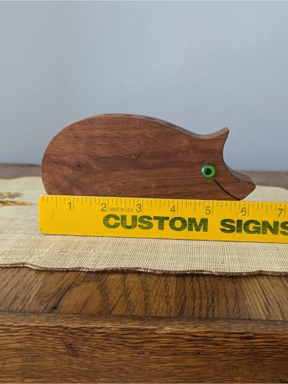 Vintage Hand-carved Wooden Walnut Green-eyed Pig Pencil Holder Desk Organizer 🐷